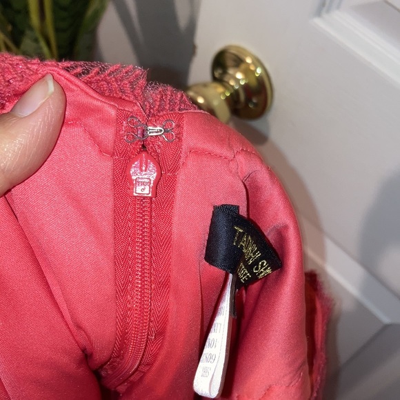 Tadashi Shoji Bodycon Dress SZ 2 Petite EUC - Picture 12 of 12